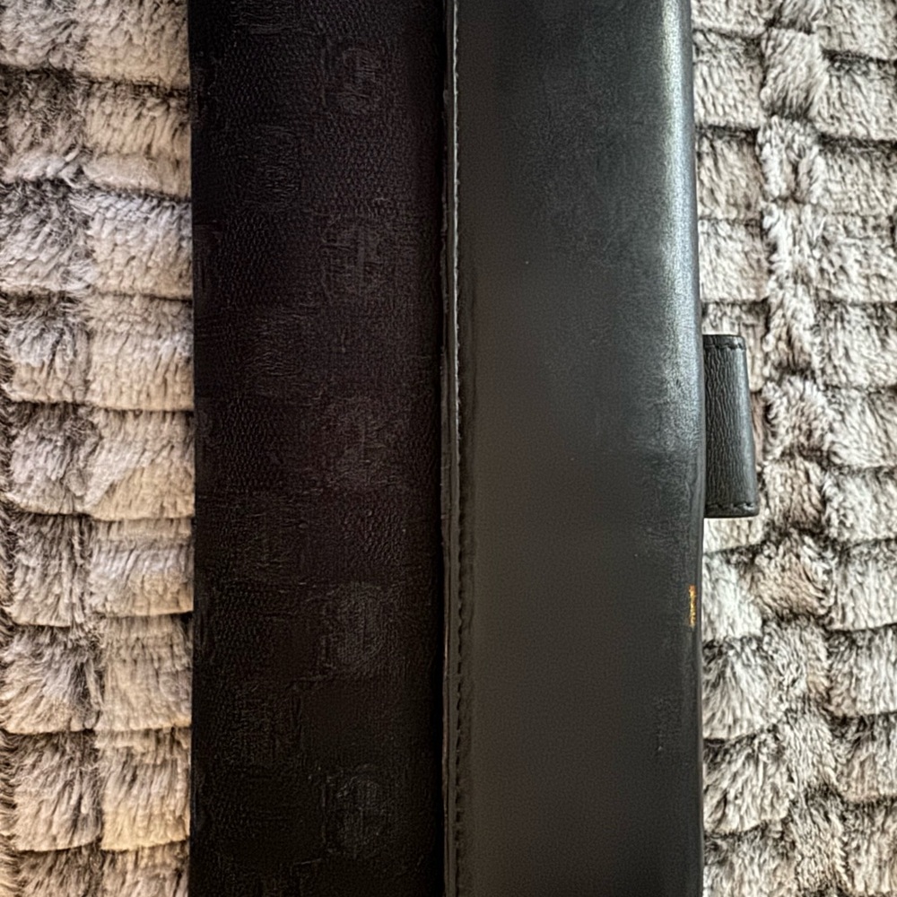 Authentic Gucci wallet - Picture 3 of 16